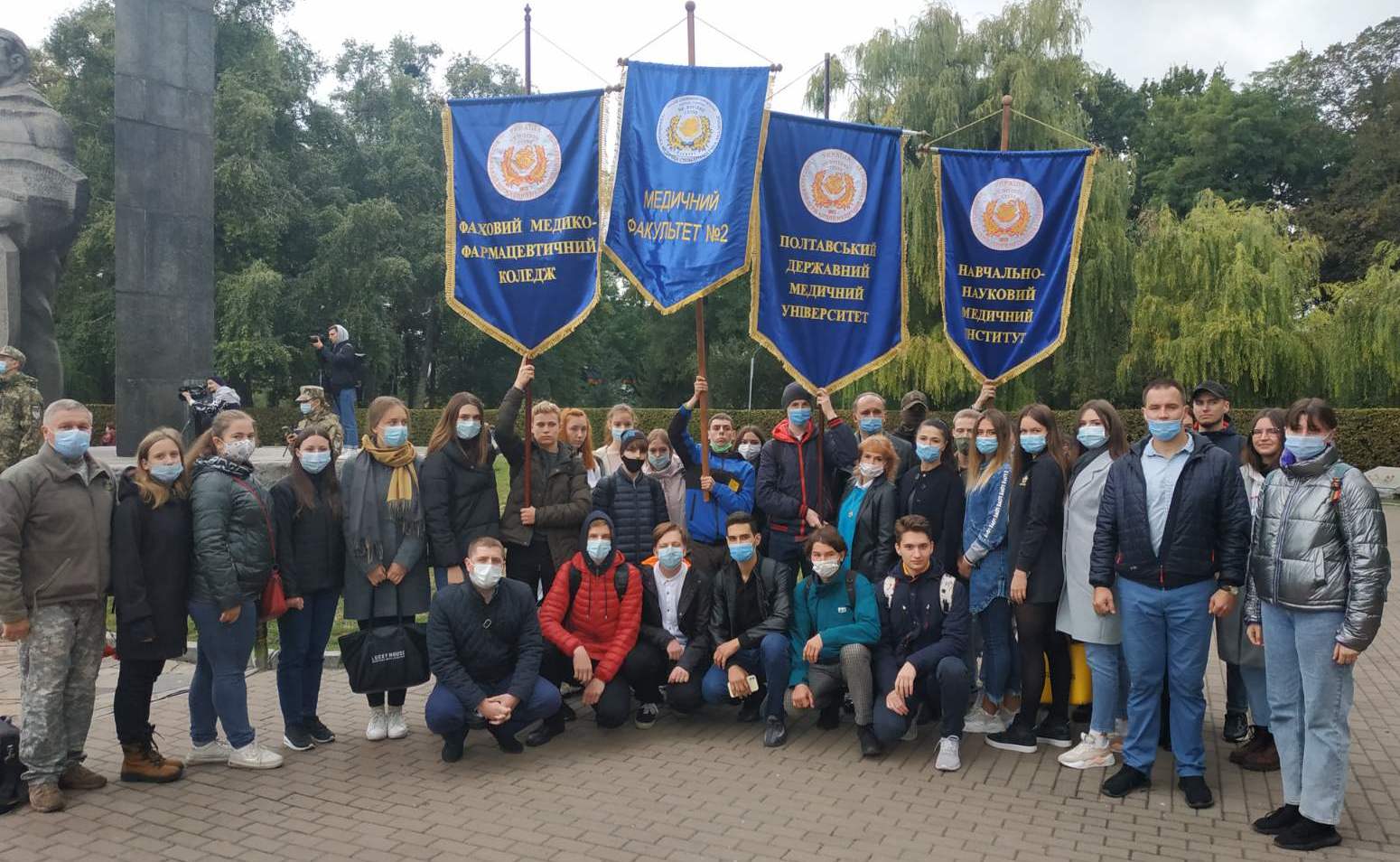 Участь у покладанні квітів до Монументу Слави