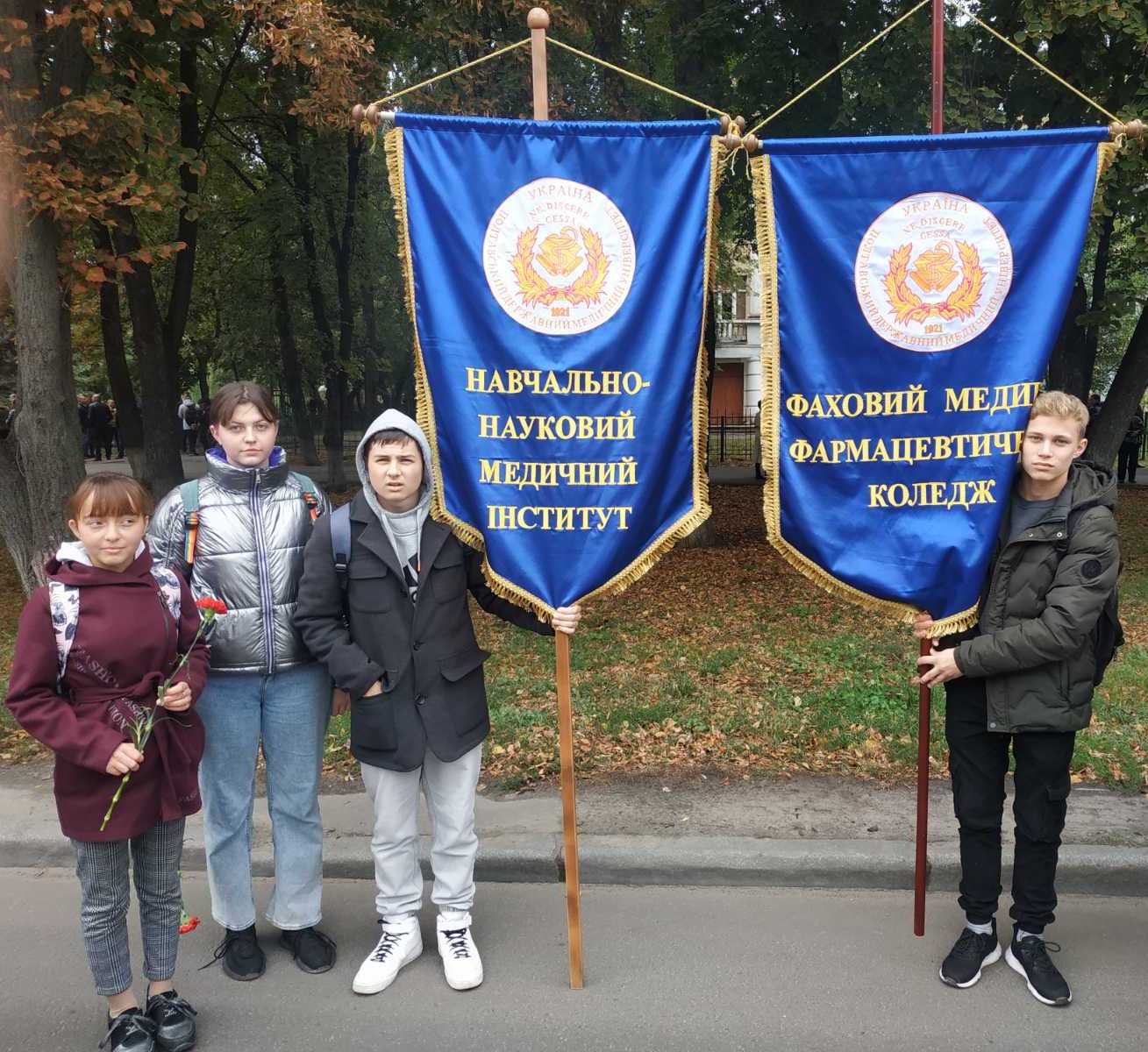 Участь у покладанні квітів до Монументу Слави