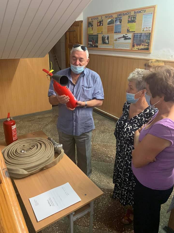 Заняття з пожежної безпеки для підсобних робітників та сторожів коледжу