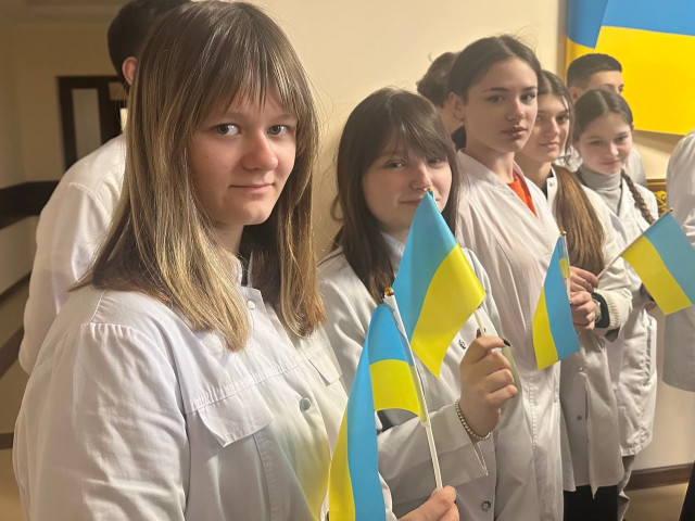 Участь у флешмобі "Ланцюг єдності" "Медична родина – єдина Україна" до Дня Соборності України