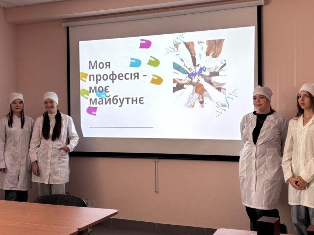 Привітання першокурсників до Дня фармацевта