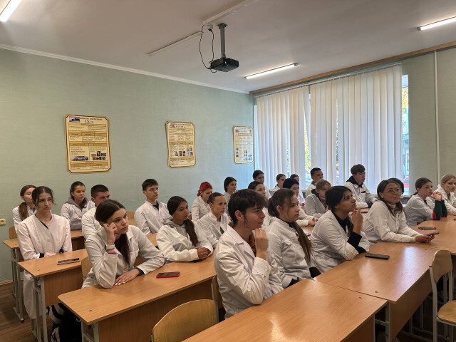 Пізнавальна година "Здорове майбутнє - свідомий вибір"