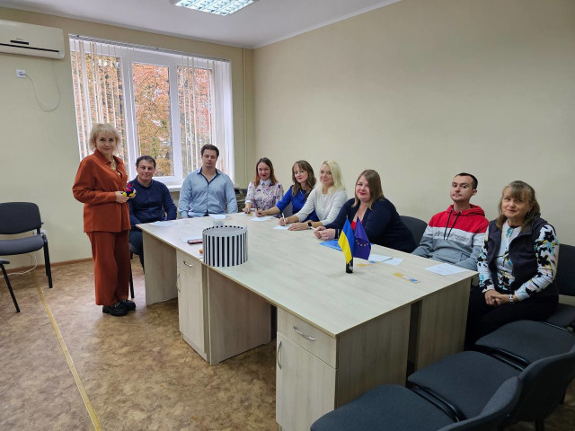 Тренінгове заняття на тему: "Емоційна стійкість та психологічна підтримка" для викладачів та співробітників коледжу