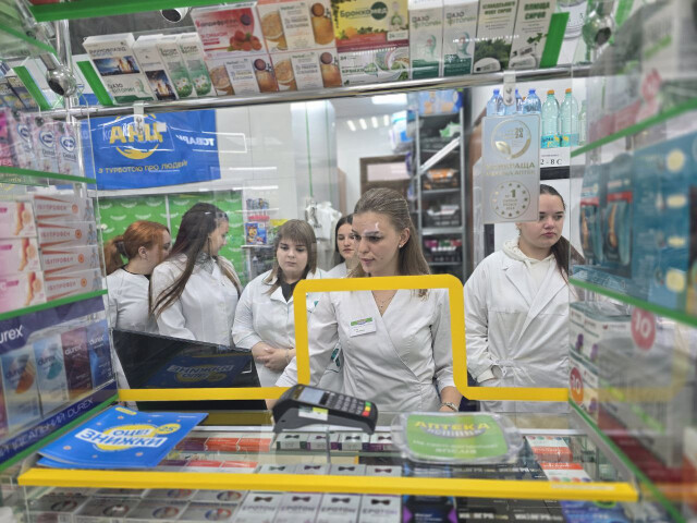 Екскурсія до роботизованої аптеки ТОВ «АПТЕКА НИЗЬКИХ ЦІН ПОЛТАВА»