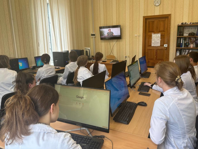 Інтерв’ю з експертами на тему ментального здоров’я.