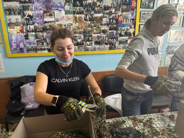 Виготовлення вітамінних чаїв для наших героїв-воїнів