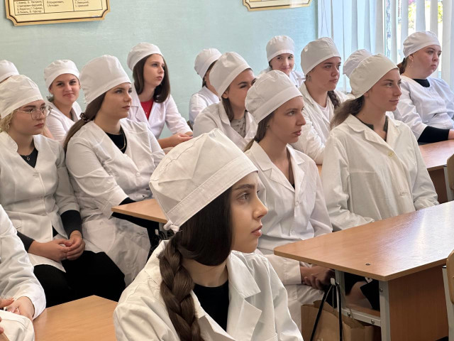 Презентація здобувачами освіти випускних курсів ОПП Фармація свого бачення майбутньої професії