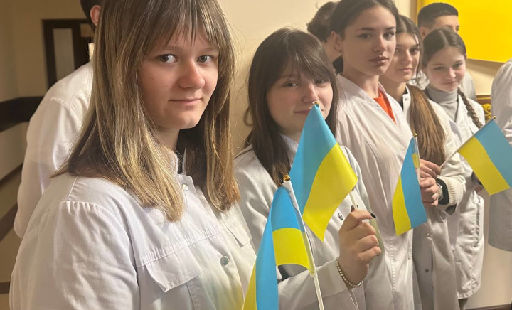 Участь у флешмобі "Ланцюг єдності" "Медична родина – єдина Україна" до Дня Соборності України