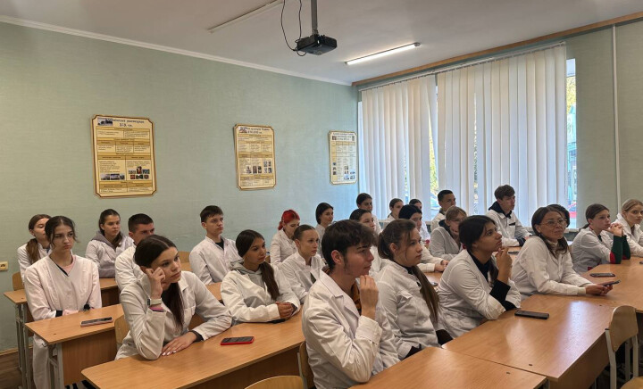 Пізнавальна година "Здорове майбутнє - свідомий вибір"