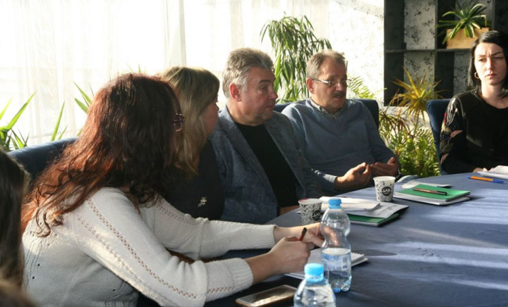 Круглий стіл