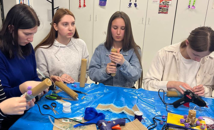 Майстер-клас із виготовлення воскових свічок