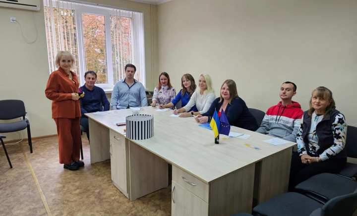 Тренінгове заняття на тему: "Емоційна стійкість та психологічна підтримка" для викладачів та співробітників коледжу