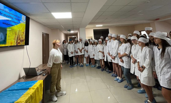 «Ми українці: честь і слава незламним медикам»