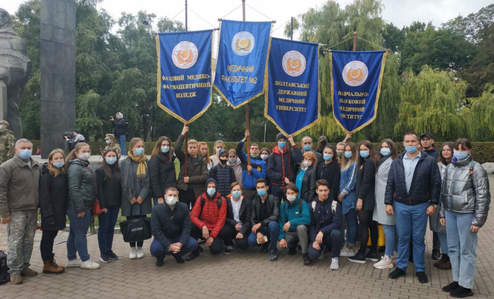 Участь у покладанні квітів до Монументу Слави