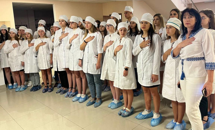 «Ми українці: честь і слава незламним медикам»