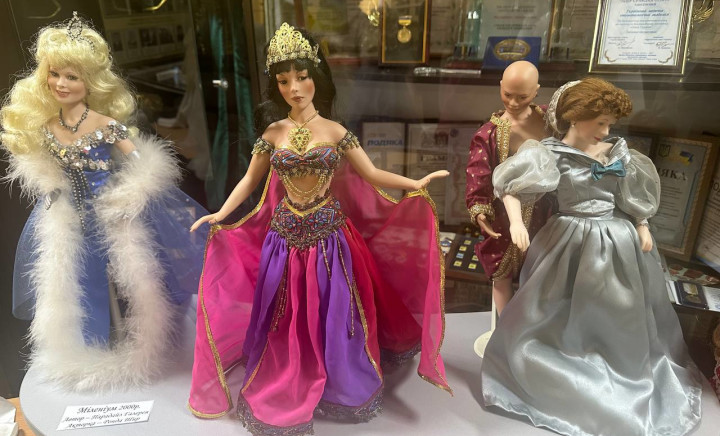 Відвідини виставки авторських ляльок Вікторії Балясної «Ляльковий світ: магія мистецтва»