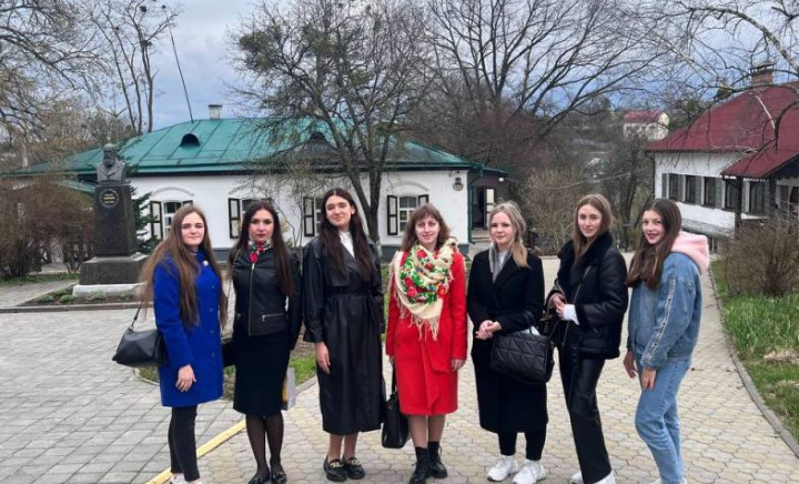 Українська хустка - оберіг жіночої вроди!