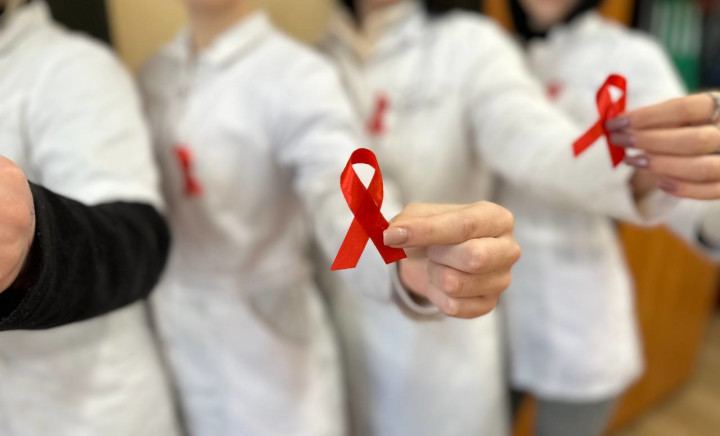 1 грудня – Всесвітній день боротьби з СНІДом та толерантності з ВІЛ-позитивними людьми