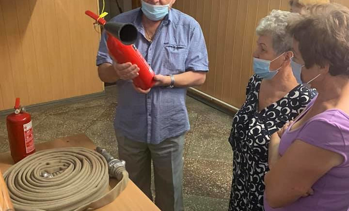 Заняття з пожежної безпеки для підсобних робітників та сторожів коледжу