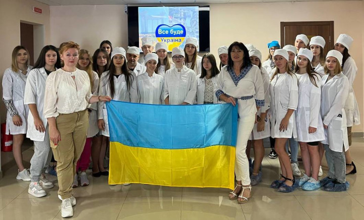 «Ми українці: честь і слава незламним медикам»