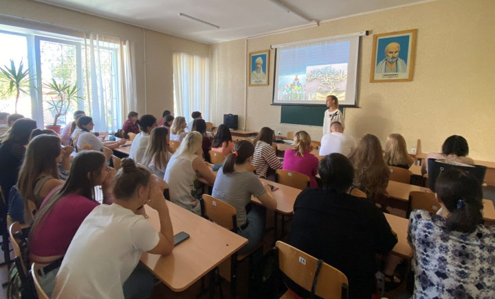 «Ми українці: честь і слава незламним медикам»