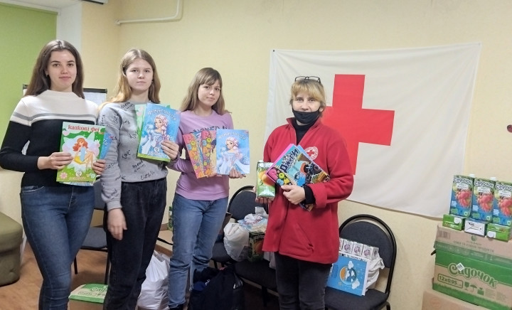 Участь у благодійній акції «Діти - дітям»