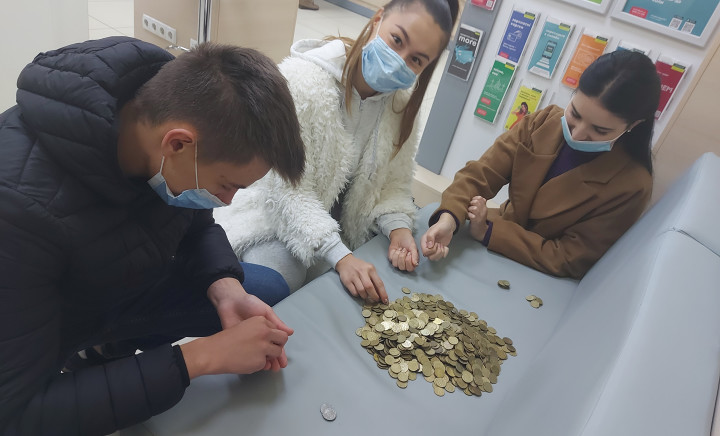 Участь у благодійній акції "Монетки дітям"