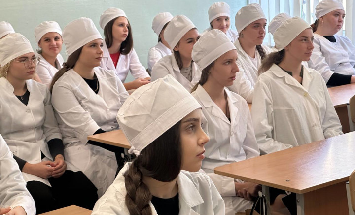 Презентація здобувачами освіти випускних курсів ОПП Фармація свого бачення майбутньої професії